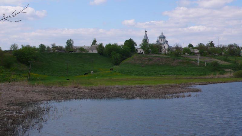 Покровська церква в Паволочі,відбудована на місці дерев'яного храму 1723 р.