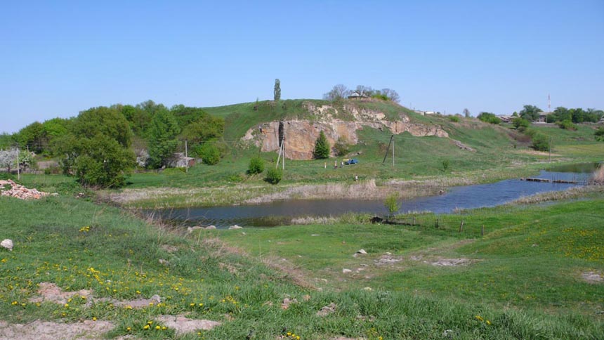 Стара Котельня, вид на городище від церкви